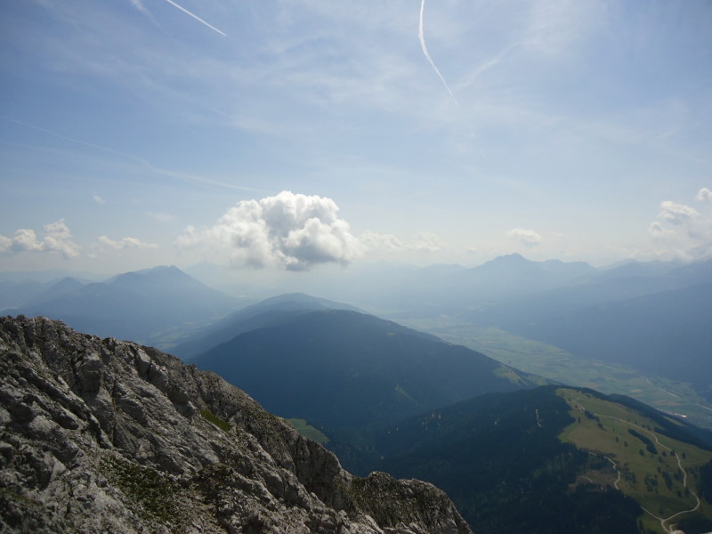 Foto: Günter Siegl / Wandertour / Reißkofel 2371m Überschreitung / Blick ins Gailtal mit der Spitzegelgruppe (links) / 03.09.2017 11:17:28