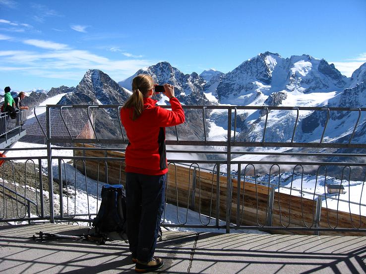 Foto: Andreas Koller / Wandertour / Piz Murtel und Fuorcla Surlej (3433m) / Auf der Panoramaterrasse ist der Start zur Tour auf den Piz Murtel / 15.10.2010 21:21:07