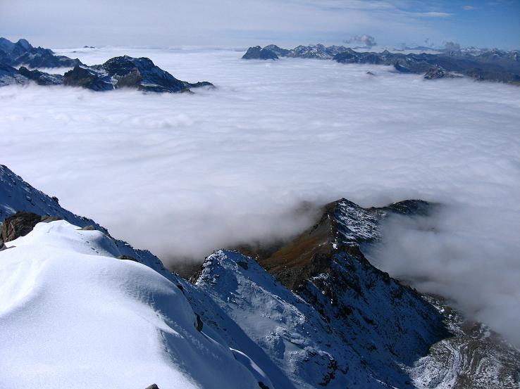 Foto: Andreas Koller / Wandertour / Piz Murtel und Fuorcla Surlej (3433m) / Blick Richtung Malojapass / 15.10.2010 21:13:51