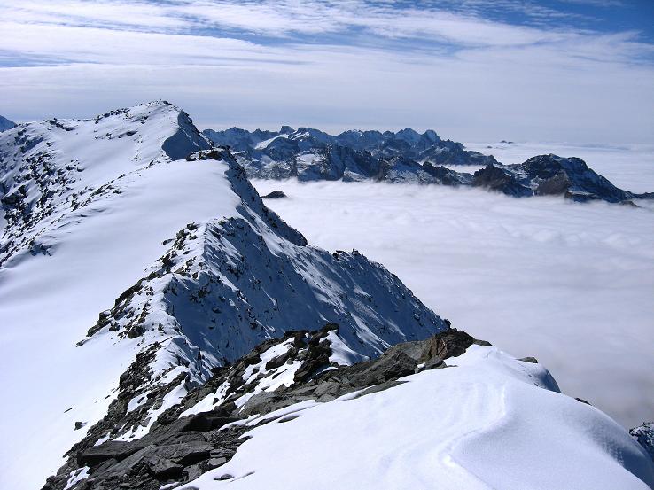 Foto: Andreas Koller / Wandertour / Piz Murtel und Fuorcla Surlej (3433m) / Blick über den Piz Corvatsch (3451m) nach SO / 15.10.2010 21:12:53