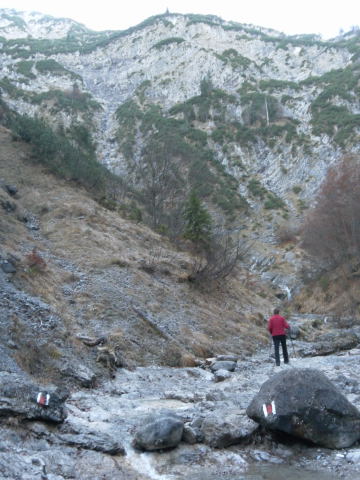 Foto: Wolfgang Lauschensky / Wandertour / Blauberge - Überschreitung / im Bachbett der Wolfsschlucht / 22.11.2011 23:05:49