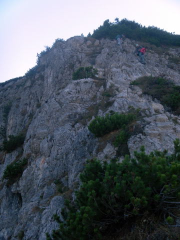 Foto: Wolfgang Lauschensky / Wandertour / Blauberge - Überschreitung / kurze Kletterstelle im Nordabstieg von der Halserspitze / 22.11.2011 23:03:08