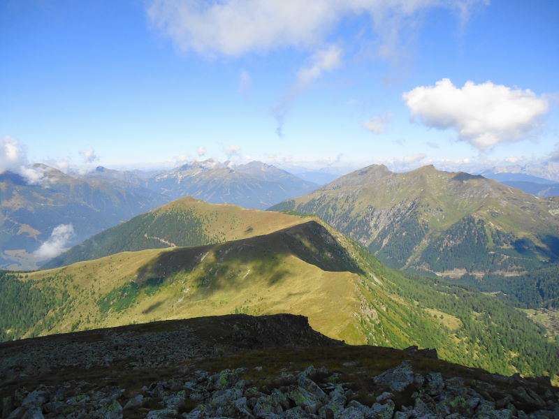Foto: Günter Siegl / Wandertour / Aus dem Lerchgraben auf den Lärchkogel (2259m) / Schleifkogel und Schleifeck, rechts Sonntagskogel und Geierkogel, im Hintergrund die Bösensteine / 11.09.2013 18:58:03