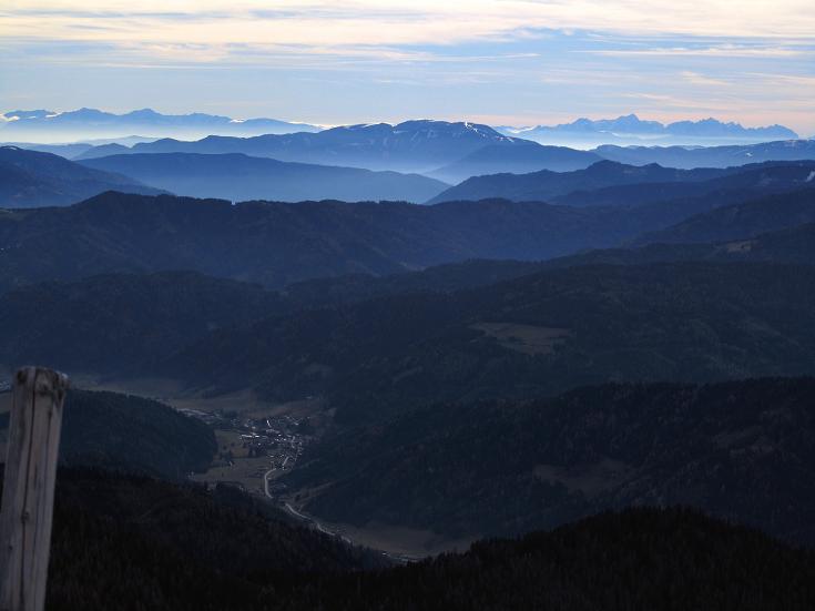 Foto: Andreas Koller / Wandertour / Aus dem Lerchgraben auf den Lärchkogel (2259m) / Weit reicht der Blick... / 14.11.2010 20:46:41