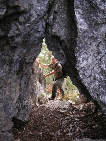 Foto: Wolfgang Lauschensky / Wandertour / Kindlwand Wasserwand Heuberg Kitzstein / Felsdurchschlupf an der Kindlwand / 23.11.2010 17:22:05