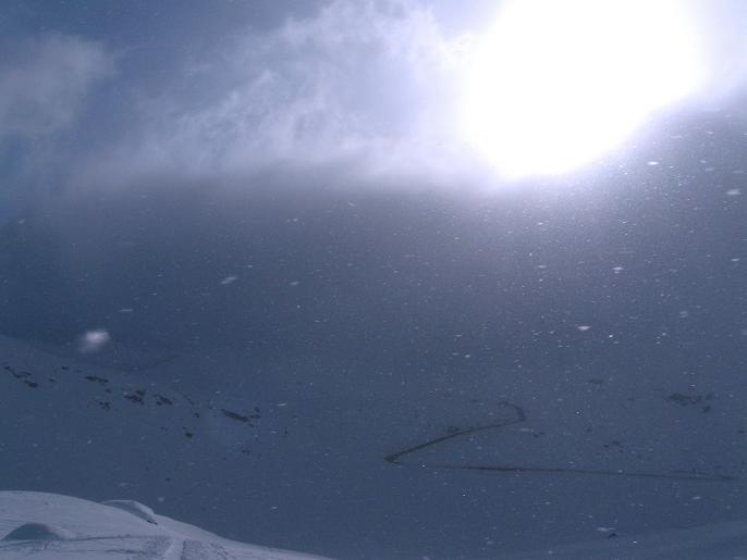 Foto: Andreas Koller / Skitour / Piz Campagnung Südgipfel (2826m) / Rückblick zur Julierpassstraße / 14.12.2010 20:54:48