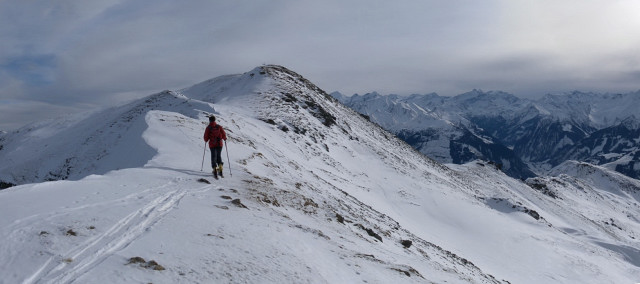 Foto: Wolfgang Lauschensky / Skitour / Manlitzkogel 2247m über Schwarzachengraben / vor dem Gipfelstock / 06.01.2011 15:57:16