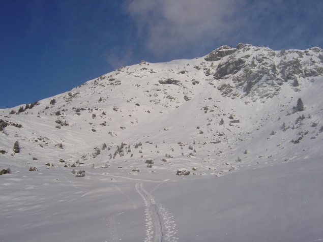 Foto: Manfred Karl / Skitour / Auracher Gipfelrunde Gebra - Weißkopfkogel - Bischof / Gebra Südflanke - bei ausreichend Schnee sehr lohnende Direktabfahrt / 13.01.2013 20:56:54