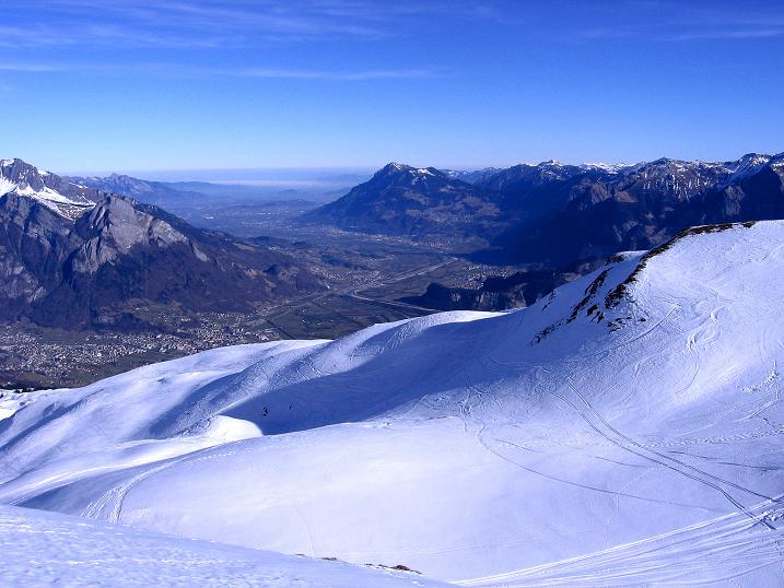Foto: Andreas Koller / Skitour / Pizol - im Reich der Grauen Hörner (2844m) / Blick nach N ins Rheintal und zum Bodensee / 11.02.2011 18:55:34