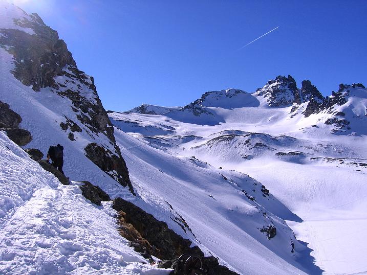 Foto: Andreas Koller / Skitour / Pizol - im Reich der Grauen Hörner (2844m) / Erster Blick auf den Pizol und den Pizolgletscher von der Wildseeluggen / 11.02.2011 18:53:04