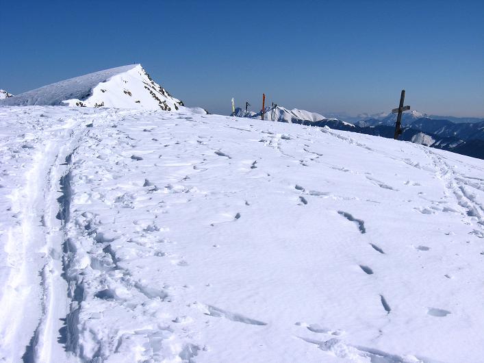 Foto: Andreas Koller / Skitour / Am Gaugen auf den Dolzer (2172m) / Die letzten Meter zum Dolzer mit Blick auf den Gaugen (2197m) / 10.03.2011 19:40:36