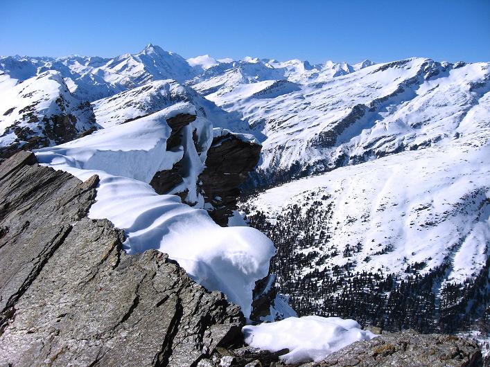 Foto: Andreas Koller / Skitour / Vom Sadnighaus auf den Krahkopf (2844m) / Blick in die westlich gelegene Glocknergruppe / 10.03.2011 21:30:07