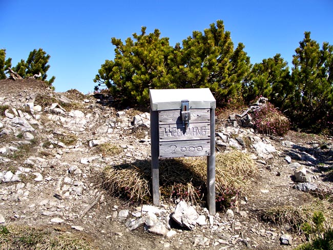 Foto: vince 51 / Wandertour / von Gaflei auf die Alpspitze / Gipfelbuchkasten Helawangspitze / 26.04.2011 22:37:39