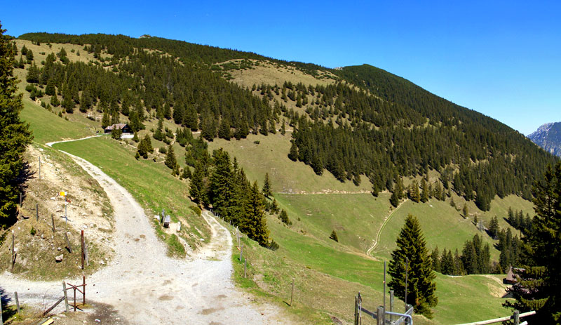 Foto: vince 51 / Wandertour / von Gaflei auf die Alpspitze / Rückblick vom Bärgellasattel zu Alpspitze (links) und Helawangspitze / 26.04.2011 22:36:57