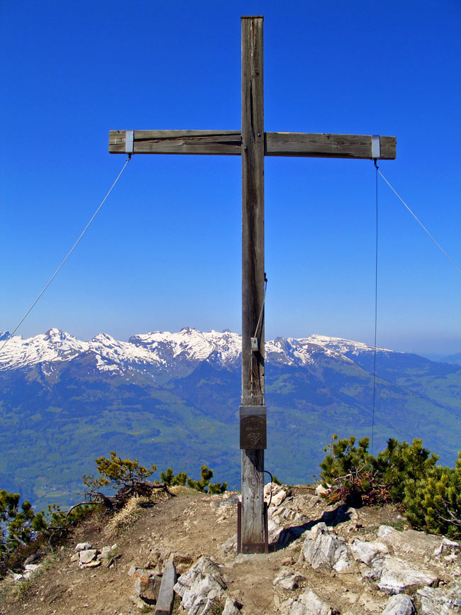 Foto: vince 51 / Wandertour / von Gaflei auf die Alpspitze / Alpspitze Gipfelkreuz / 26.04.2011 22:43:14
