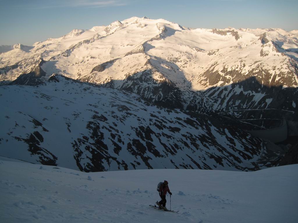 Foto: Heidi Schützinger / Skitour / Weinschnabel aus dem Maltatal / Beim Aufstieg am Morgen ist die Oberlercherspitze bereits im Morgenlicht / 11.05.2011 15:31:27