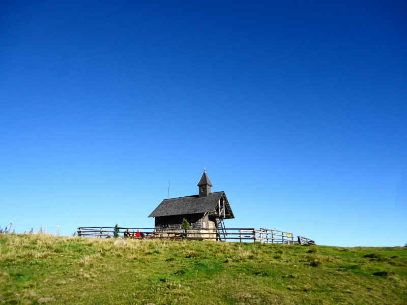 Foto: Günter Siegl / Wandertour / Über die Loretto-Kapelle zum Gipfelsammeln (2308m) / Lorettokapelle / 31.10.2014 11:18:55