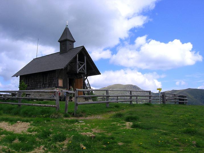 Foto: Andreas Koller / Wandertour / Über die Loretto-Kapelle zum Gipfelsammeln (2308m) / Kapelle Maria Loretto / 15.06.2011 20:30:17