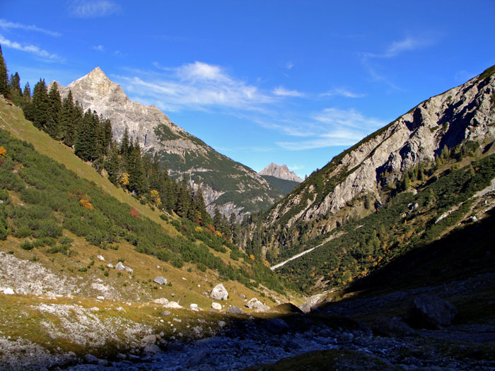 Foto: vince 51 / Wandertour / Kanzberg-Jochspitze Rundtour / Hochvogel aus dem Jochbachtal / 17.06.2011 22:34:38