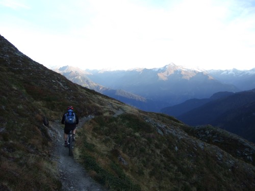 Foto: hofchri / Mountainbiketour / Rund um den Rastkogel über Geiseljoch (2292 m) - 2 Tagestour  / kurzer Trail zur Rastkogelhütte / 22.06.2011 17:46:09