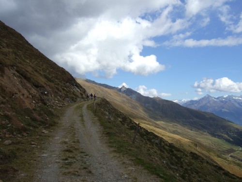 Foto: hofchri / Mountainbiketour / Rund um den Rastkogel über Geiseljoch (2292 m) - 2 Tagestour  / fast am Ende der Schinderei / 22.06.2011 18:00:24