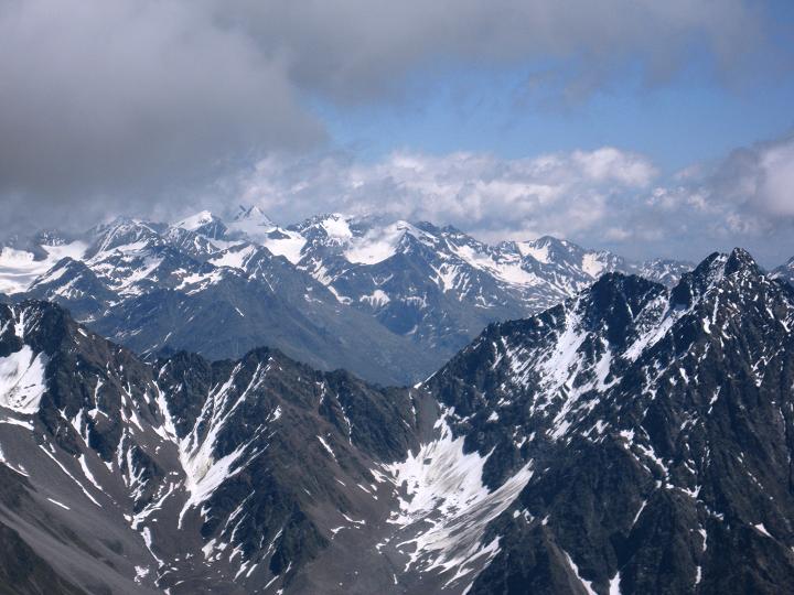Foto: Andreas Koller / Wandertour / Verpeilspitze (3425m) / Blick zu den Stubaier Alpen mit Zuckerhütl (3507m) / 30.06.2011 22:01:31