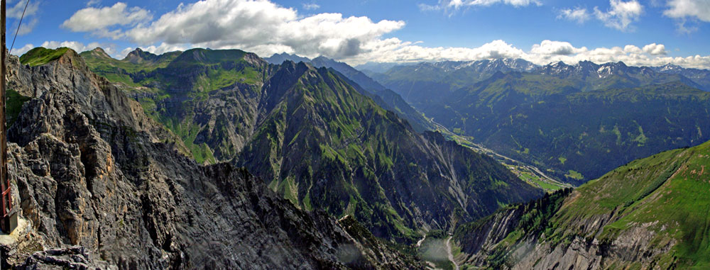 Foto: vince 51 / Wandertour / Saladinaspitze/Fensterlewand / Blick nach Osten und ins Klostertal / 01.07.2011 22:36:01