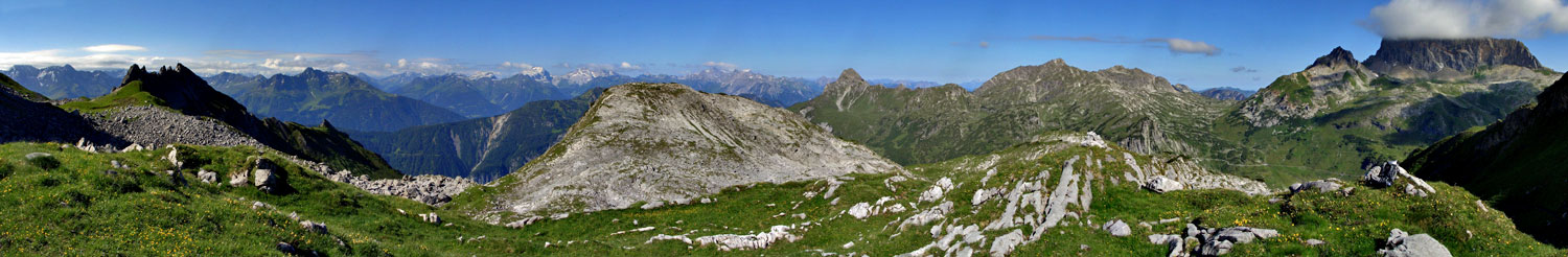 Foto: vince 51 / Wandertour / Saladinaspitze/Fensterlewand / ca. 180° West-Panorama vom 'Kindergipfel' (siehe 'Bemerkungen' in der Beschreibung) / 01.07.2011 22:43:38