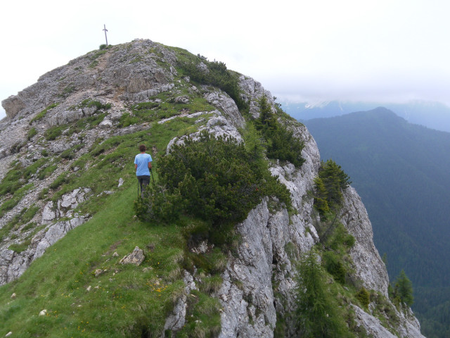 Foto: Wolfgang Lauschensky / Wandertour / Monte Pena oder Penna 2196m / Gipfelschrofen über der Scharte / 02.07.2011 16:25:05