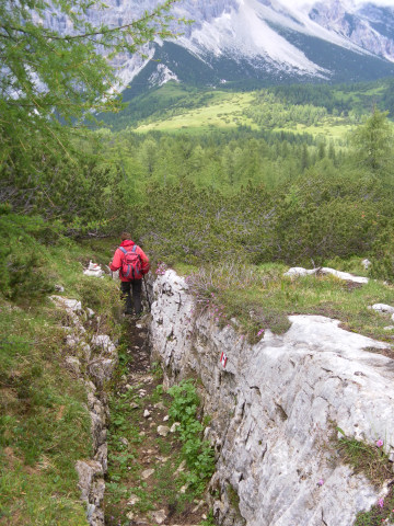 Foto: Wolfgang Lauschensky / Wandertour / Monte Pena oder Penna 2196m / Karren-Gasse zum Passo di Rutorto / 02.07.2011 16:24:14