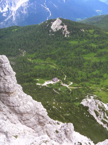 Foto: Wolfgang Lauschensky / Wandertour / Col del Fer 2019m / Col del Fer hinter dem Rifugio Venezia beim Abstieg vom M.Pelmo / 03.07.2011 17:56:01