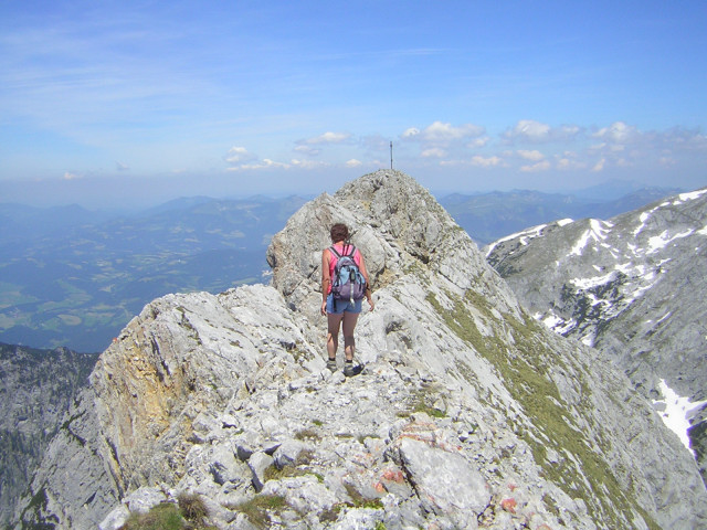 Foto: Wolfgang Lauschensky / Wandertour / Tiroler Kogel 2322m über Hochkogelklettersteig / am schmäler werdenden Gipfelgrat / 03.07.2011 18:38:19