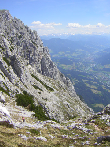 Foto: Wolfgang Lauschensky / Wandertour / Tiroler Kogel 2322m über Hochkogelklettersteig / oberer Zustieg zum Hochkogelklettersteig mit Blick ins Salzachtal / 03.07.2011 18:37:22