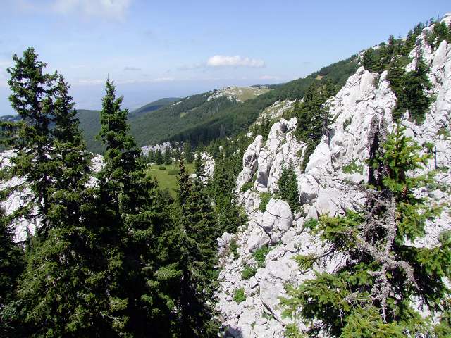 Foto: Datzi / Wandertour / Tour auf den Balinovac im Nationalpark Sjenerni / Hier klettert man den Felsformationen entlang (es sieht hier schwierig aus ist aber ganz leicht) / 22.07.2011 18:33:00