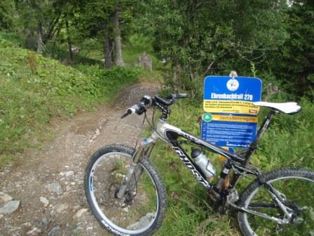 Foto: GeriAut / Mountainbiketour / Kirchberg-Bike Challenge (i.A. an Kitzalpbike-Extrem) / Einstieg zum Ehrenbachtrail / 01.08.2011 21:28:53