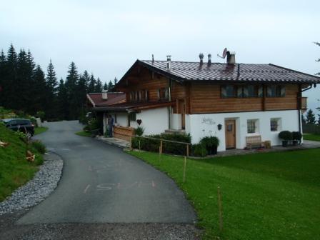 Foto: GeriAut / Mountainbiketour / Kirchberg-Bike Challenge (i.A. an Kitzalpbike-Extrem) / Eine erste Möglichkeit zur Pause - die Kandleralm / 01.08.2011 21:15:06