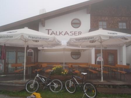 Foto: GeriAut / Mountainbiketour / Kirchberg-Bike Challenge (i.A. an Kitzalpbike-Extrem) / Eine weitere Pausenmöglichkeit - Hütte Talkaser - wenige Höhenmeter unterhalb der Choralm / 01.08.2011 21:16:47
