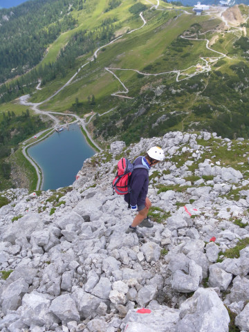 Foto: Wolfgang Lauschensky / Klettersteigtour / Winkelturm Ostgratklettersteig / Schrofenrücken zum Gipfel mit Blick zur Madritschen / 06.08.2011 11:08:02