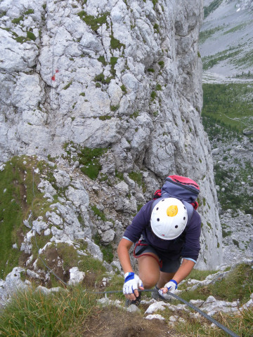 Foto: Wolfgang Lauschensky / Klettersteigtour / Winkelturm Ostgratklettersteig / Anstieg zum Torre Clampil aus der Scharte / 06.08.2011 11:07:24