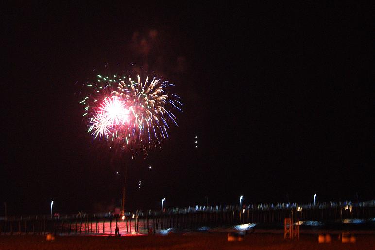 Foto: Andreas Koller / Wandertour / Virginia Beach Boardwalk (5m) / Feuerwerk (Mi + So) / 06.08.2011 20:23:45