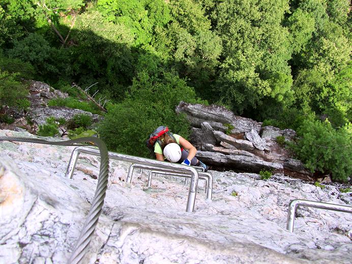 Foto: Andreas Koller / Klettersteigtour / Via ferrata Nelson Rocks (1006m) / Abklettern der Headwall / 14.08.2011 02:44:42