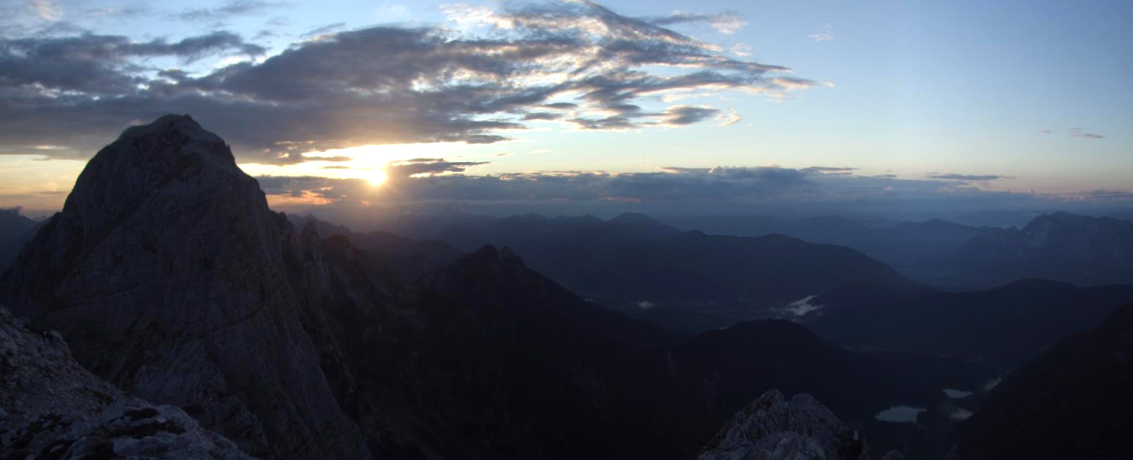 Foto: Datzi / Wandertour / Wandertour zum Jalovec mit sehr schwieriger Gratüberschreitung an der slowenischen u. Italienischen Grenze / Sonnenuntergang am Veunca / 15.08.2011 20:12:08