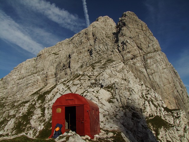 Foto: Datzi / Wandertour / Wandertour zum Jalovec mit sehr schwieriger Gratüberschreitung an der slowenischen u. Italienischen Grenze / Biwak Tarvisio (im Hintergrund der Mangart) / 15.08.2011 18:09:05