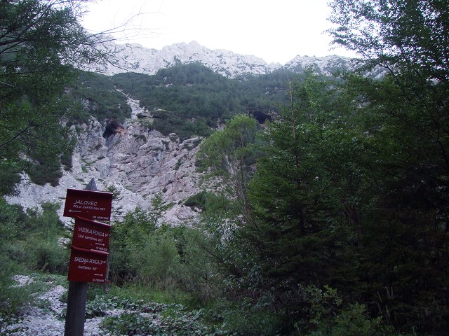 Foto: Datzi / Wandertour / Wandertour zum Jalovec mit sehr schwieriger Gratüberschreitung an der slowenischen u. Italienischen Grenze / Die Abzweigung wo man rechts zur Gratüberschreitung ansteigt / 15.08.2011 18:10:22