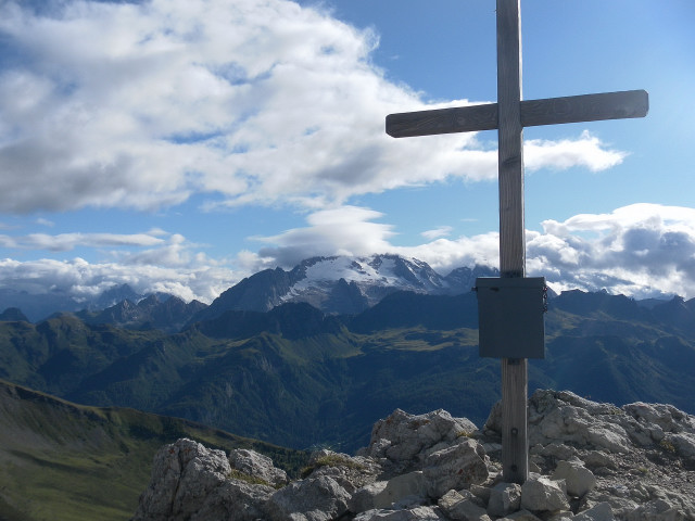 Foto: Wolfgang Lauschensky / Wandertour / Cima Settsass 2571m (Weg 23 über Südseite) / Gipfelkreuz der Cima Settsass und Marmolada / 21.08.2011 22:03:37