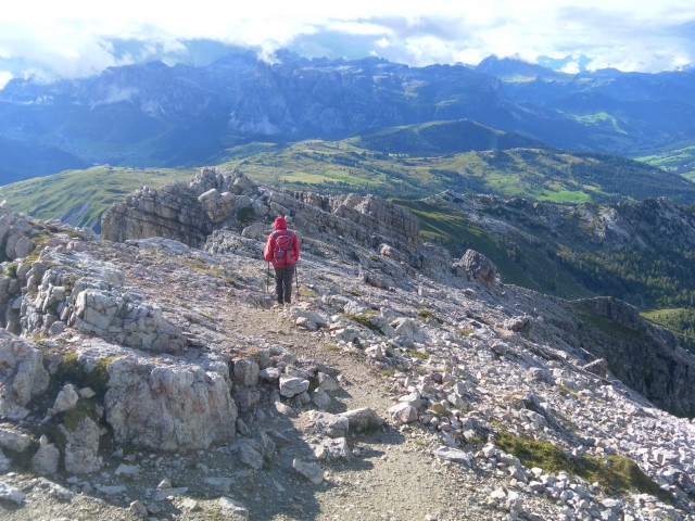 Foto: Wolfgang Lauschensky / Wandertour / Cima Settsass 2571m (Weg 23 über Südseite) / Abstieg am Gipfelrücken / 21.08.2011 22:03:26