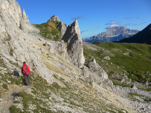 Foto: Wolfgang Lauschensky / Wandertour / Cima Settsass 2571m (Weg 23 über Südseite) / Weg 23 führt unter den Piccolo Settsass, der schönere Abstieg erfolgt über den Anstieg in die linke Scharte / 21.08.2011 22:01:22