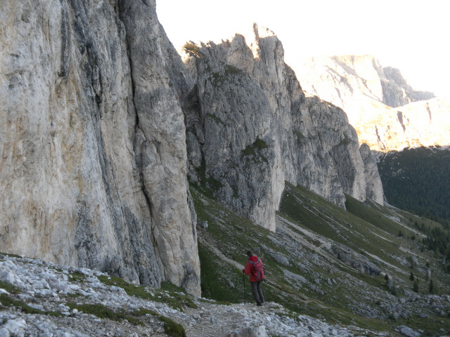 Foto: Wolfgang Lauschensky / Wandertour / Cima Settsass 2571m (Weg 23 über Südseite) / Abstieg unter der Wandflucht des Piz Ciampei / 21.08.2011 21:59:50