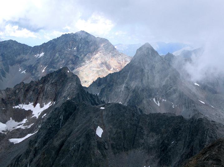 Foto: Andreas Koller / Wandertour / Hochschober Überschreitung (3242m) / Blick zum Roten Knopf (3281m) und zum Glödis (3206m) / 23.08.2011 16:38:41