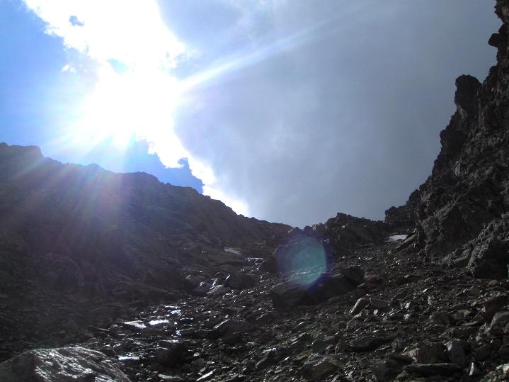 Foto: Andreas Koller / Wandertour / Hochschober Überschreitung (3242m) / Steil und mit leichten Kletterstellen (I+) ist auch der Abstieg nach O / 23.08.2011 16:34:50